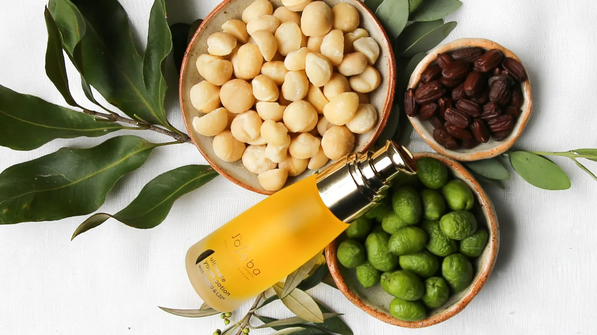 Muốn da bớt khô ráp mùa thu, đừng bỏ qua 7 loại dầu dưỡng tự nhiên này