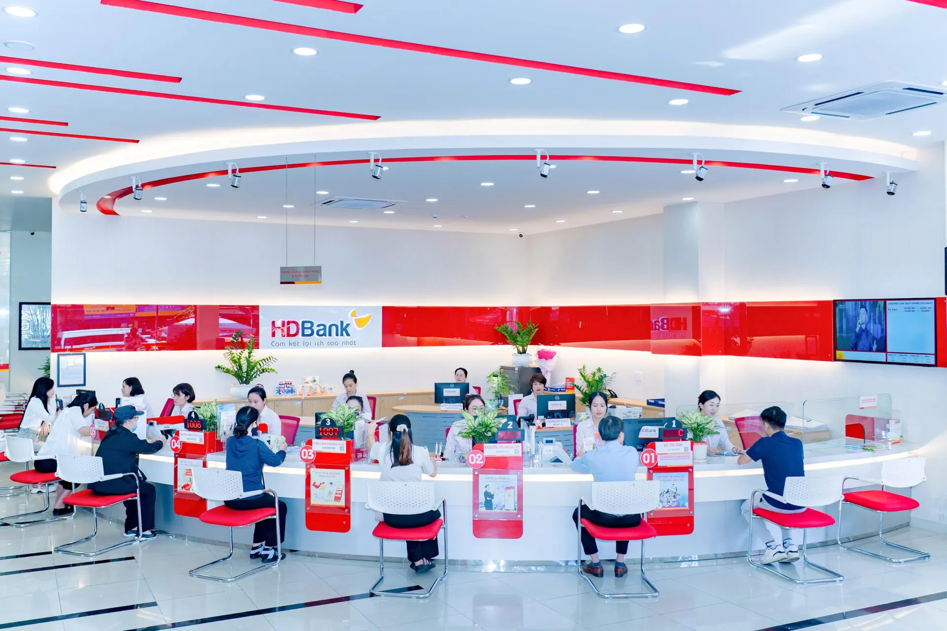 HDBank triển khai gói tín dụng 10.000 tỷ đồng, giảm lãi suất 1,5%/năm hỗ trợ doanh nghiệp