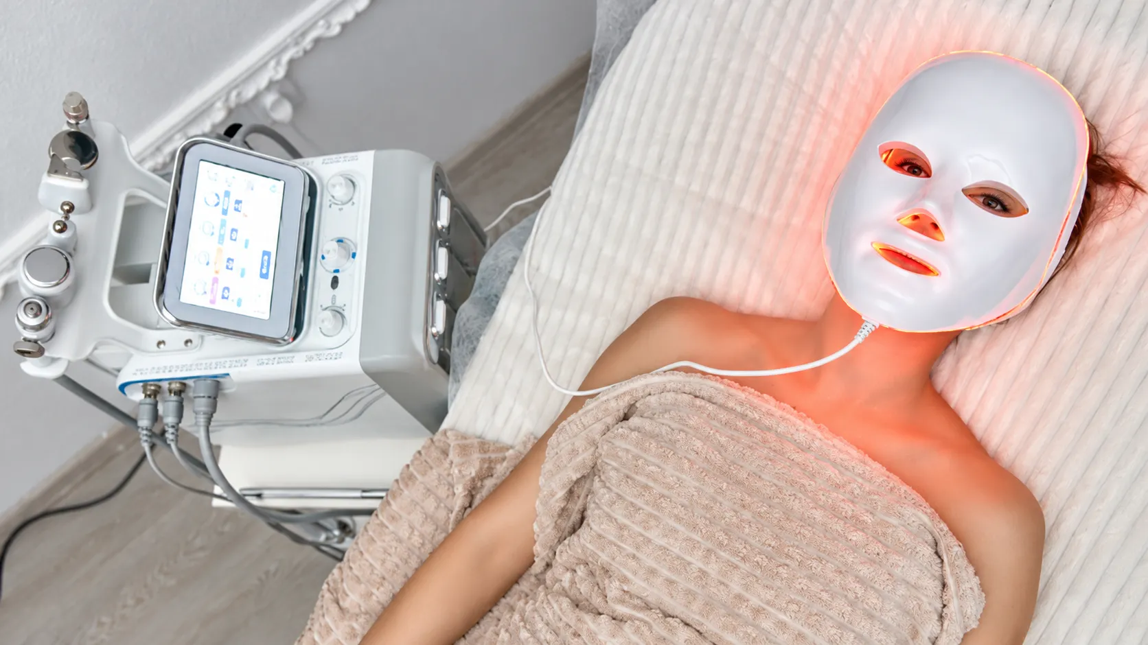 Mặt nạ đèn LED dưỡng da: Công nghệ làm đẹp tại nhà có đáng để đầu tư?