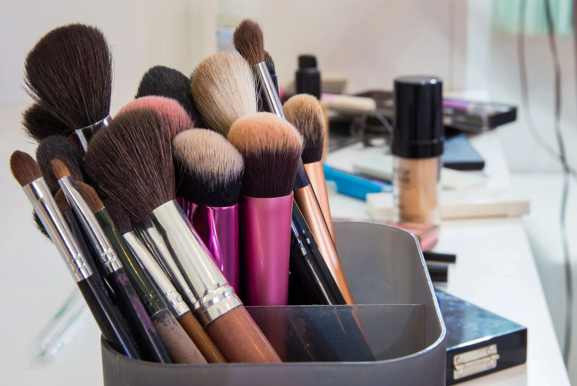 Chọn cọ trang điểm sai, da dễ nổi mụn: 4 điều người mới makeup cần biết