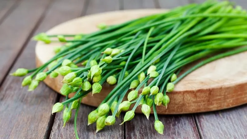 Lá hẹ nhỏ nhưng giàu dưỡng chất, ăn đúng cách có thể mang lại 7 lợi ích này