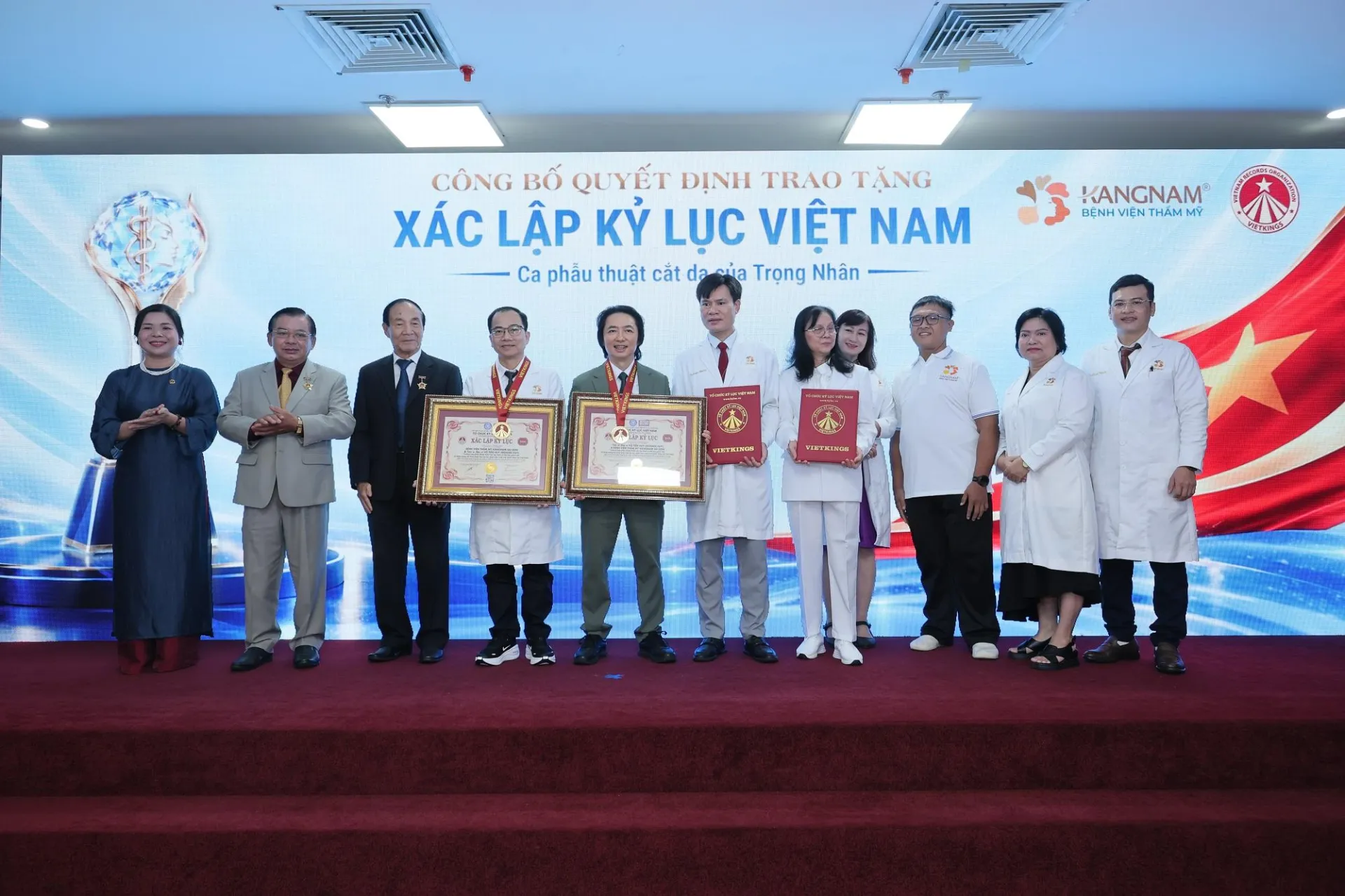 Bệnh viện Thẩm mỹ Kangnam Sài Gòn đón nhận Kỷ lục Việt Nam với ca tạo hình cơ thể phức tạp