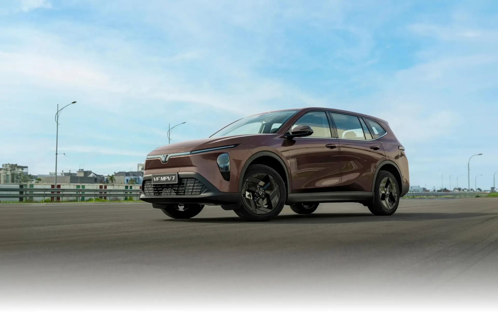 VinFast VF MPV 7 ghi điểm với loạt trang bị an toàn, giá chỉ 682,5 triệu đồng