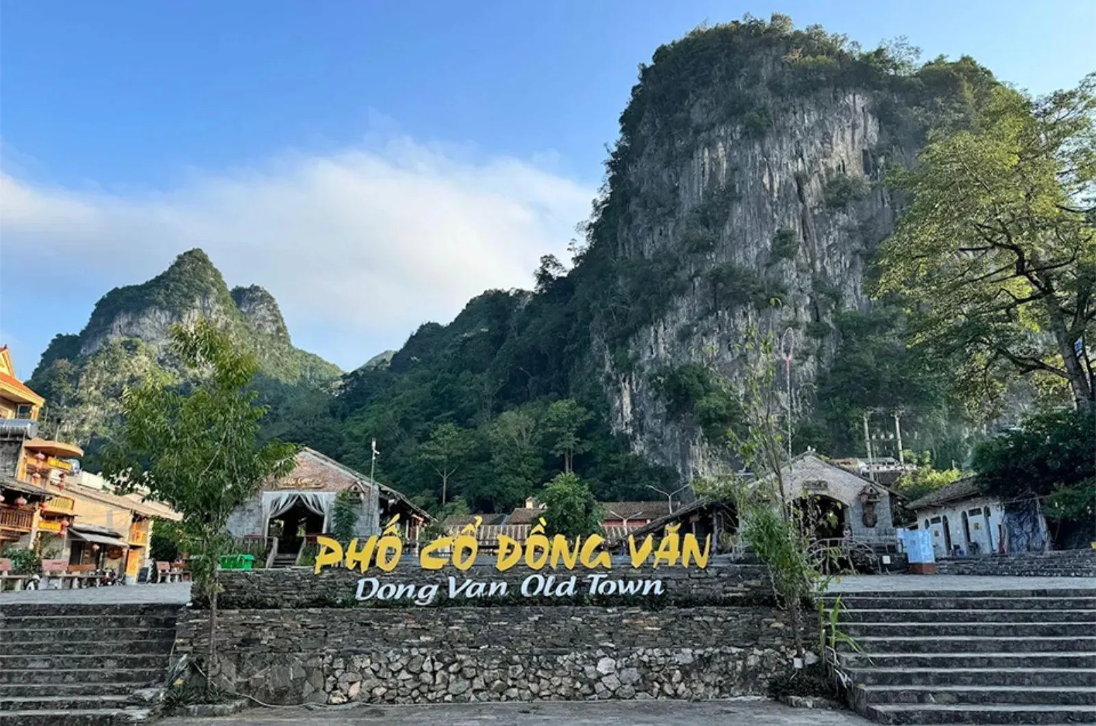 pho_co_nam_ngay_trung_tam_thi_tran_dong_van_2339afdef7-0950