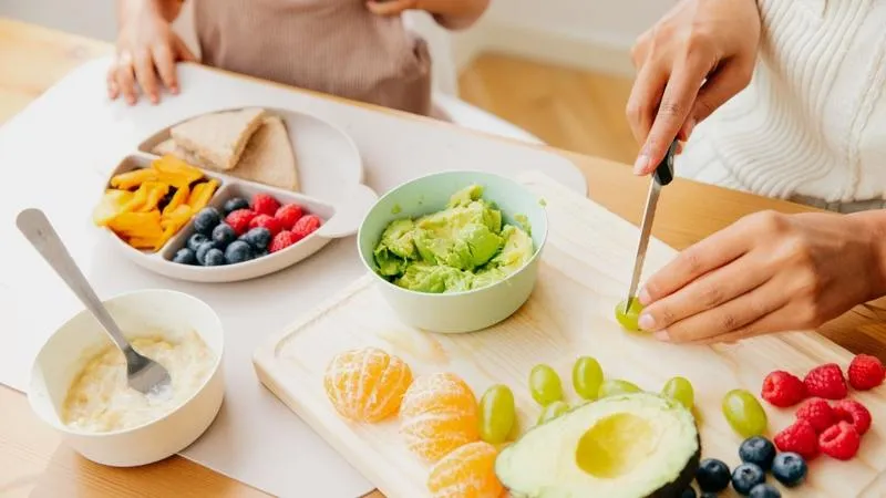 5 món ăn vặt lành mạnh thay bánh kẹo cho trẻ 1 tuổi, vừa ngon vừa bổ dưỡng