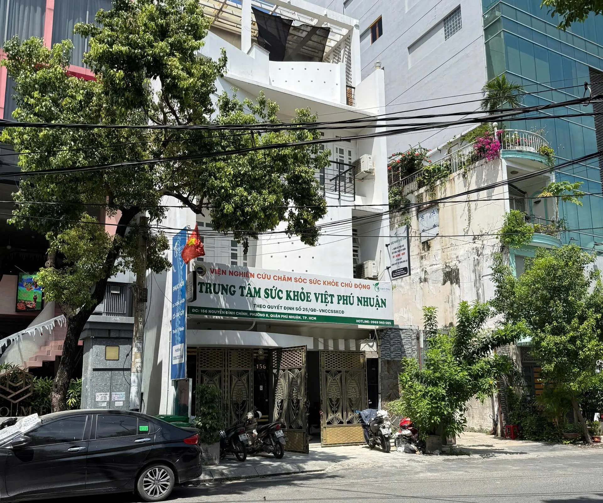 Bé gái nhập viện sau khi trị liệu tại Trung tâm sức khỏe Việt Phú Nhuận