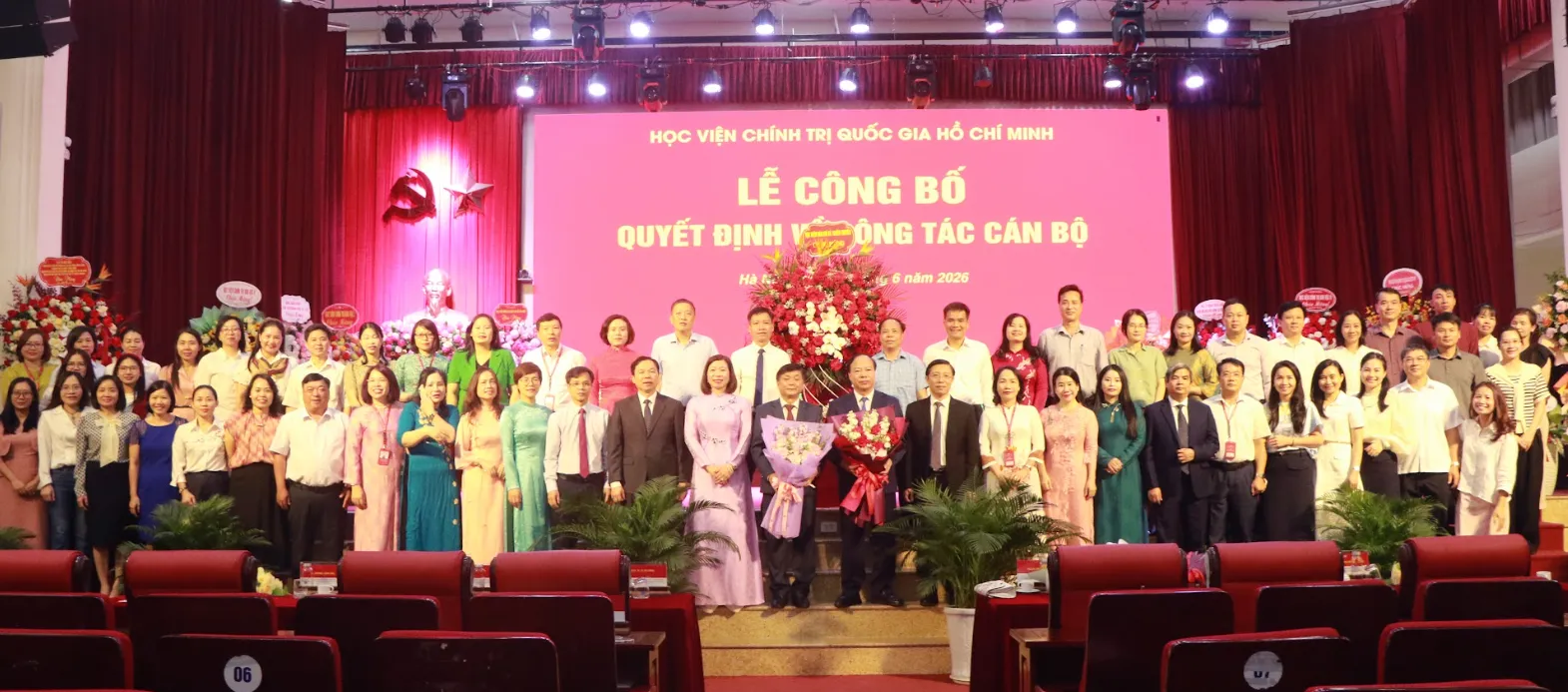 Lễ công bố quyết định bổ nhiệm lại Giám đốc và bổ nhiệm Phó Giám đốc thường trực Học viện Báo chí và Tuyên truyền