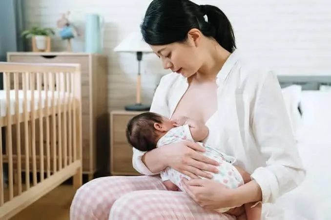 Sữa mẹ: “Vắc-xin tự nhiên” cho trẻ và bài toán hỗ trợ người mẹ