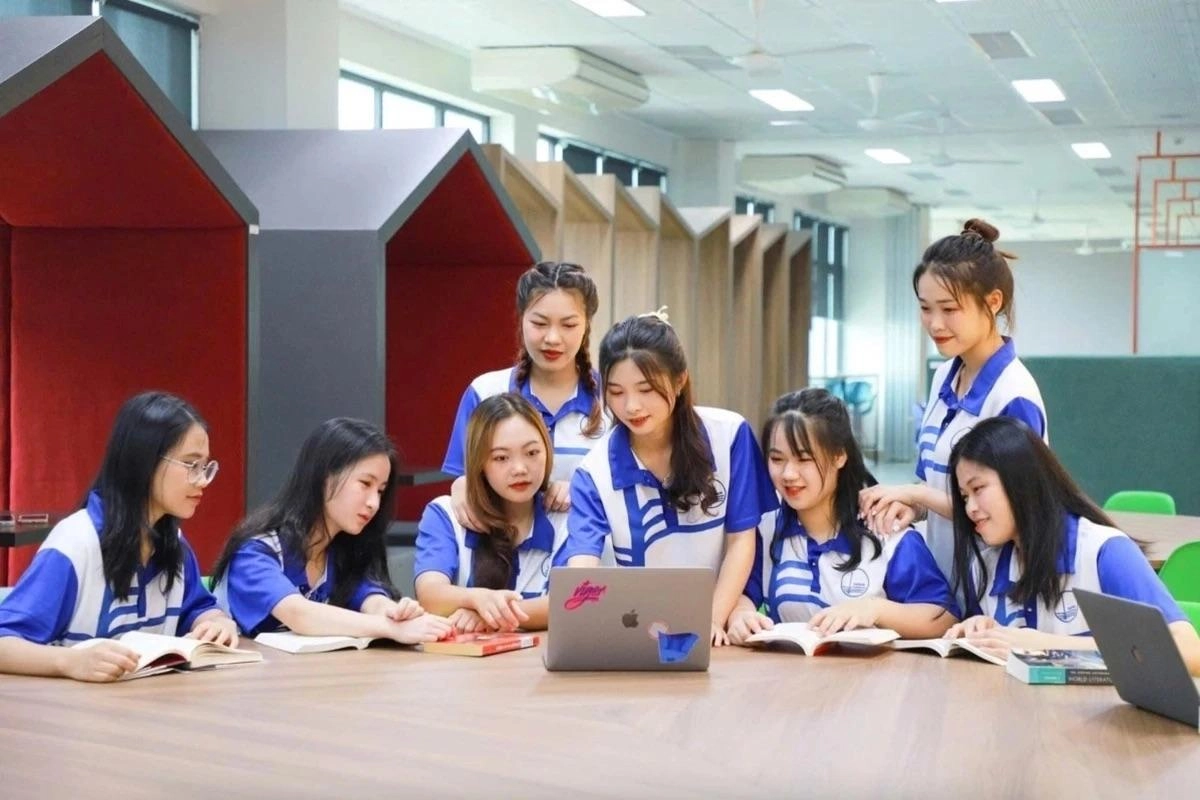 Bộ Chính trị định hướng giảm tối thiểu 20% đầu mối cơ sở giáo dục đại học công lập, hoàn thành trước ngày 01/4/2027. (Ảnh minh hoạ/Tạp chí Tri thức) giáo dục đại học