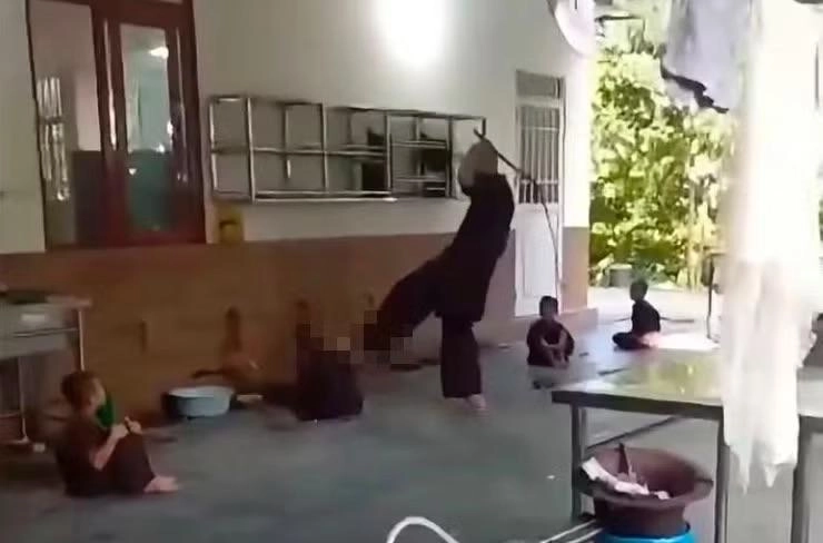 Bé trai bị đánh đập tàn nhẫn tại chùa Bầu, Chủ tịch tỉnh Phú Thọ chỉ đạo khẩn trương xác minh