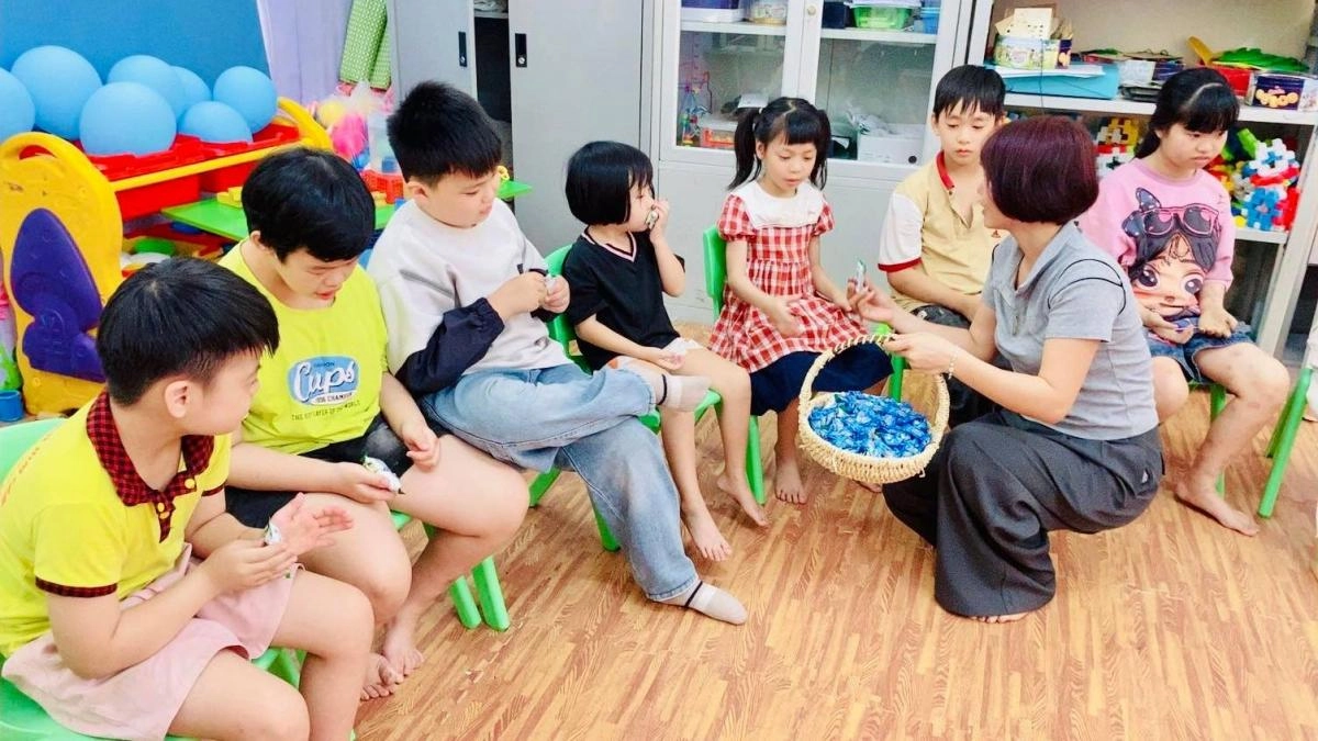 tu_su_dong_hanh_cua_gia_dinh_nha_truong_va_cong_dong_nhieu_tre_em_yeu_the_o_dien_bien_dang_tung_ngay_vuot_qua_mac_cam_tu_tin_hoa_nhap_cuoc_song