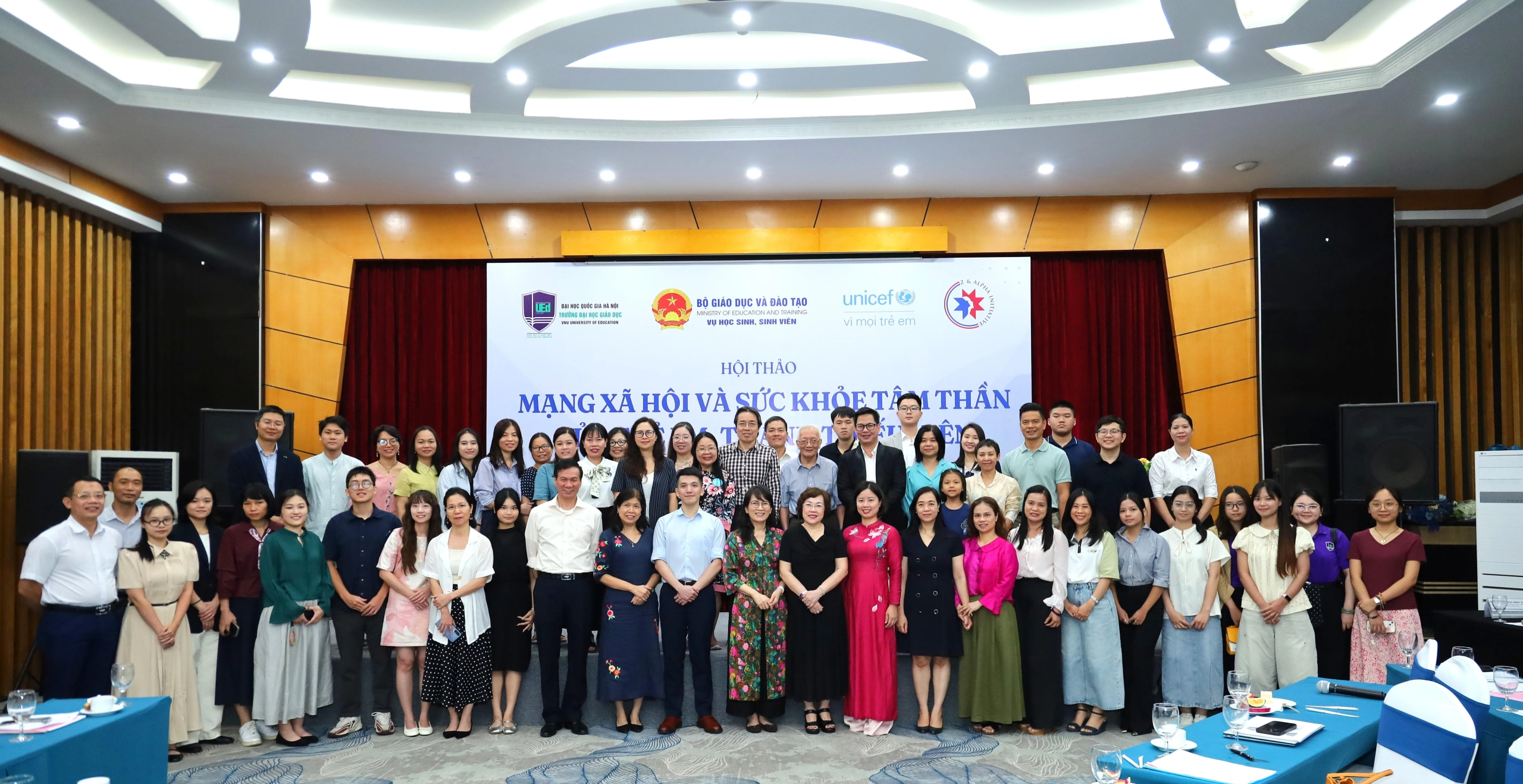 Bảo vệ sức khỏe tâm thần trẻ em trong môi trường số: Không thể chỉ dựa vào cấm đoán