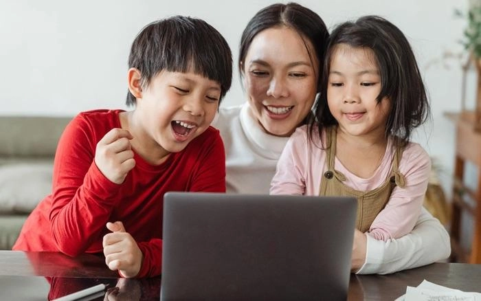 Gia đình, nhà trường và cộng đồng cần trở thành điểm tựa, giúp các em tìm kiếm sự hỗ trợ một cách an toàn. (Ảnh minh hoạ) fpt-1-529-1721057645451453714043-16-0-1266-2000-crop-1721057661212253515980