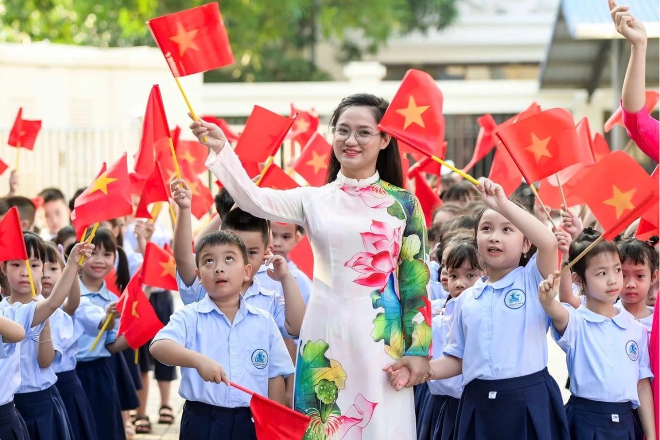 Cả nước khai giảng năm học mới, khánh thành 107 trường nội trú vùng biên