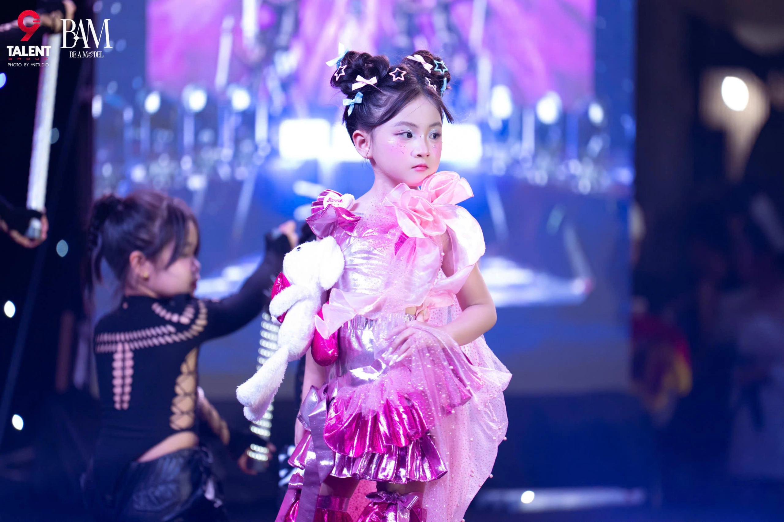 Phan Ngọc Minh Anh: Đại sứ hình ảnh nhí mang sắc màu trong trẻo đến Shine Fest Hành Trình Tỏa Sáng 2026