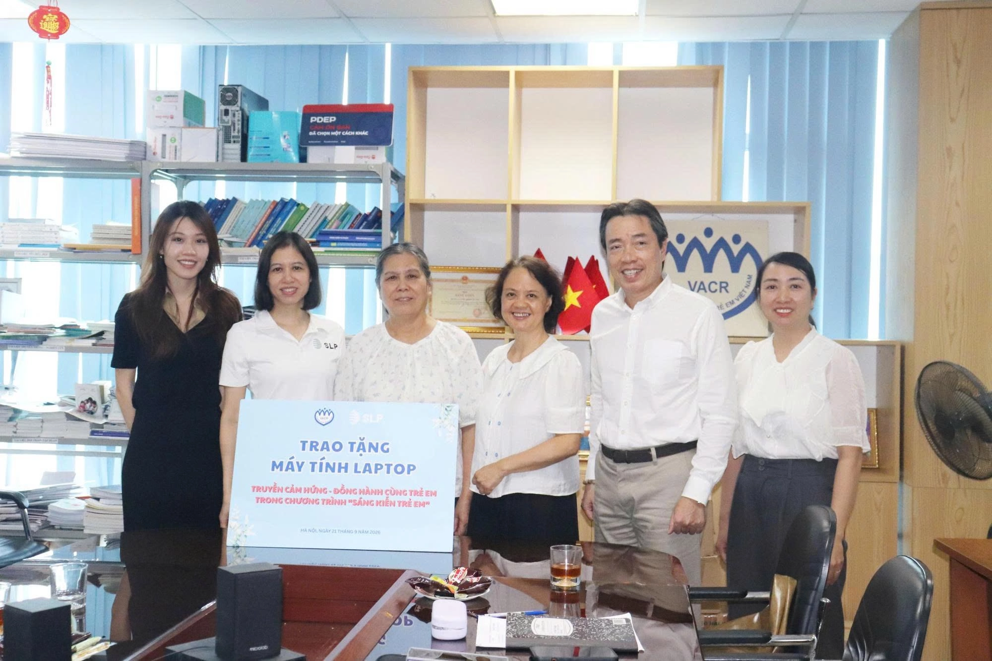 Hội Bảo vệ quyền trẻ em Việt Nam cùng SLP Việt Nam trao cơ hội tiếp cận công nghệ cho trẻ em khó khăn