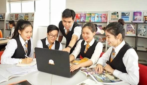 Giáo dục đại học phát triển theo hướng nào khi xác định trở thành “hạ tầng tri thức chiến lược quốc gia”?