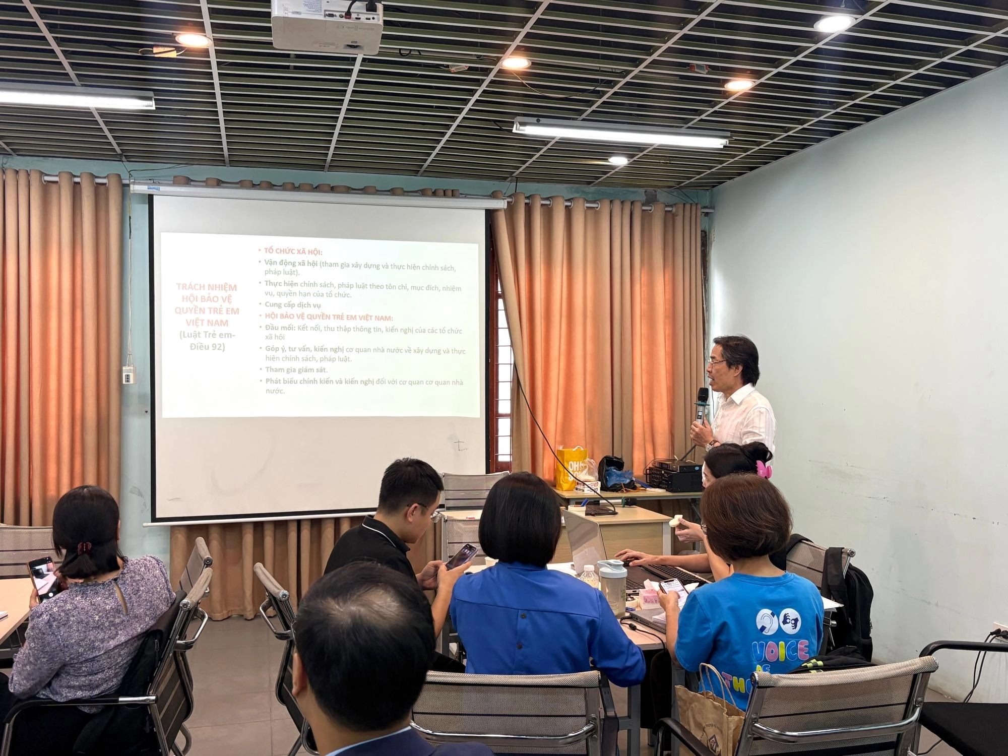 Bảo vệ trẻ em trên không gian mạng: Không chỉ ngăn chặn rủi ro, mà phải lắng nghe tiếng nói trẻ em