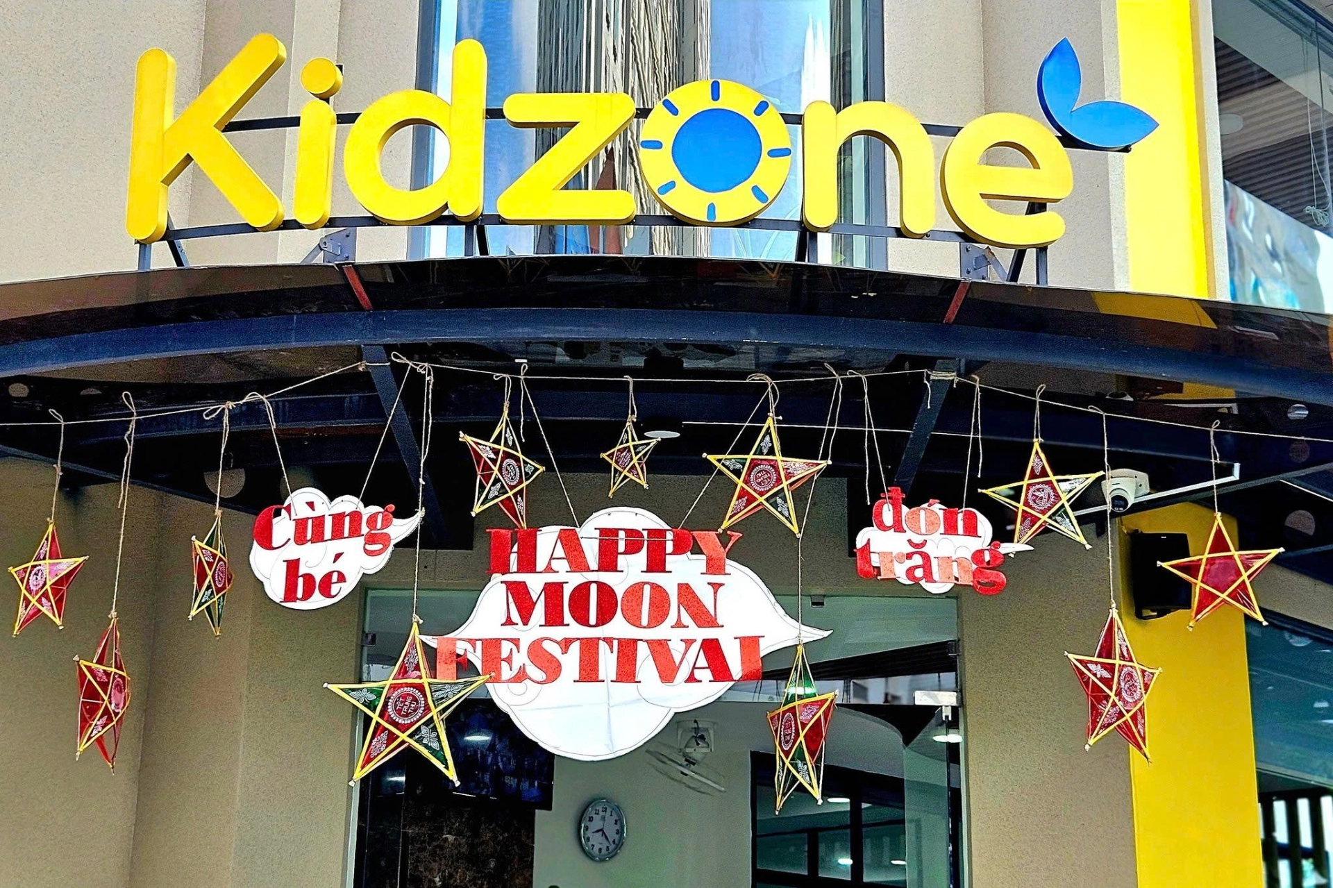 Xót xa bé 2 tuổi bị “bỏ quên” bữa tối hơn 1 tháng tại trường mầm non Kidzone