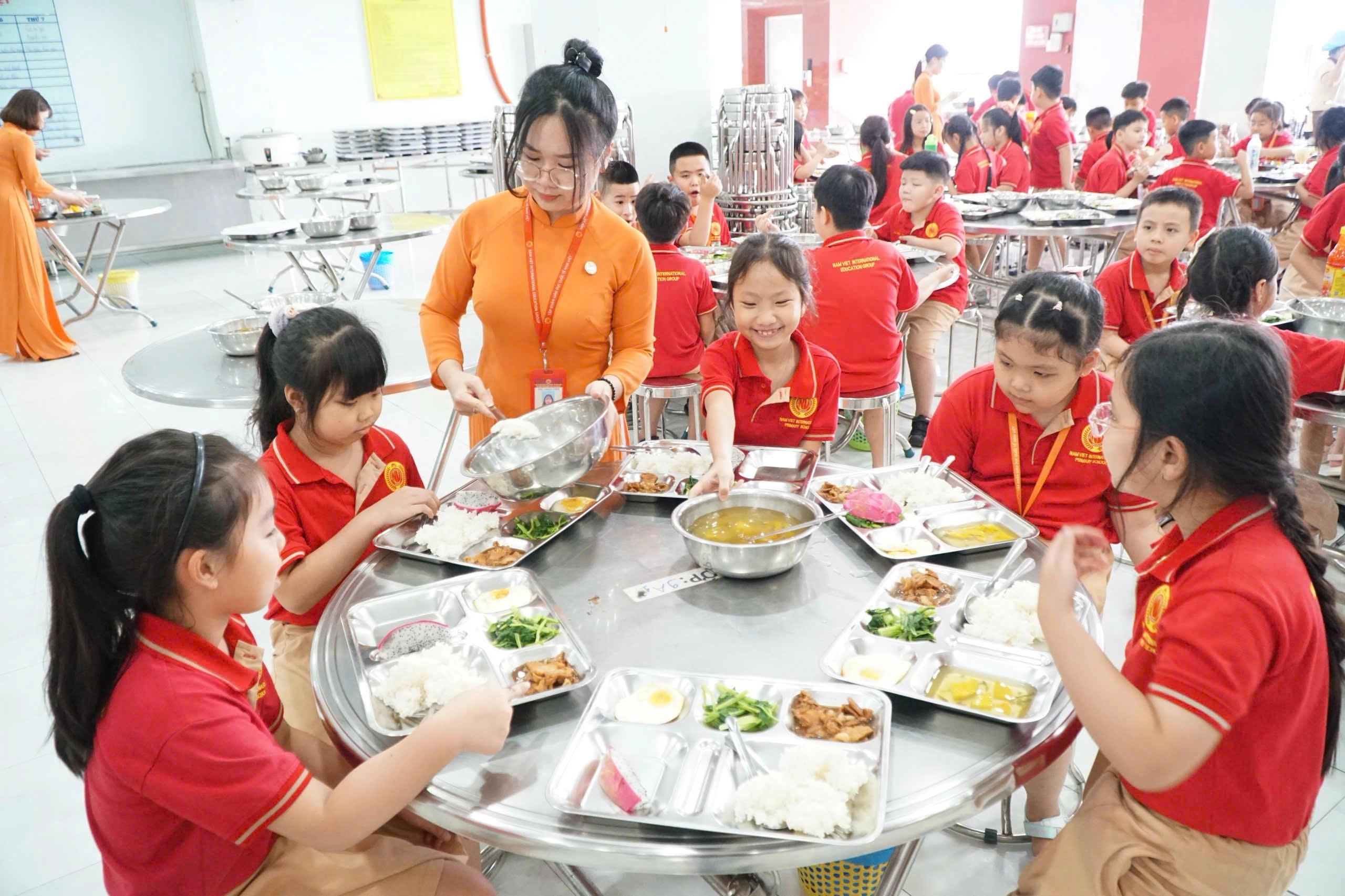“Đột nhập” bữa ăn bán trú tại hệ thống trường tư có nhiều cơ sở ở TP. HCM