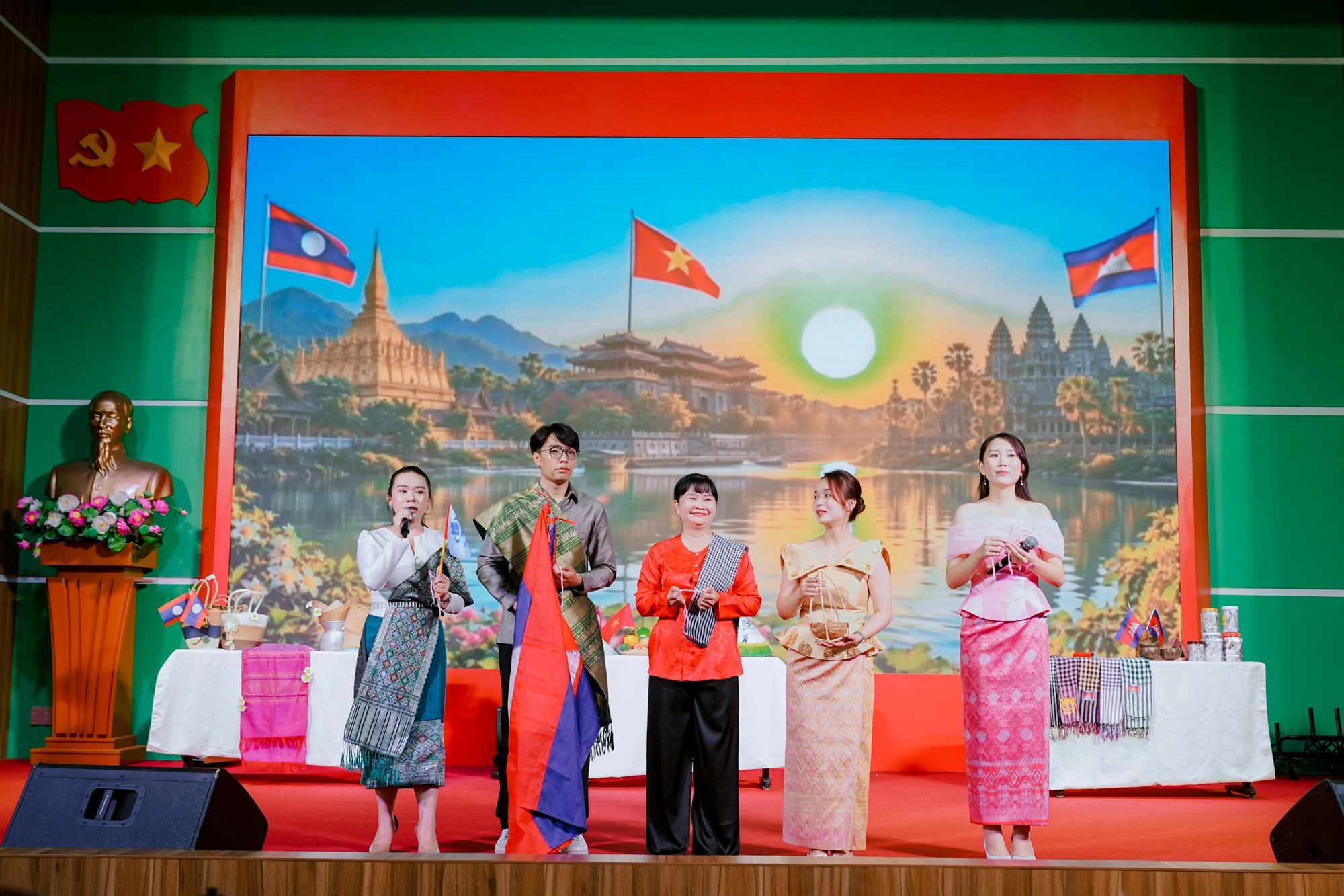 Sinh viên quốc tế OU mang câu chuyện Mê Kông đến Cuộc thi Hùng biện tiếng Việt toàn quốc 2026