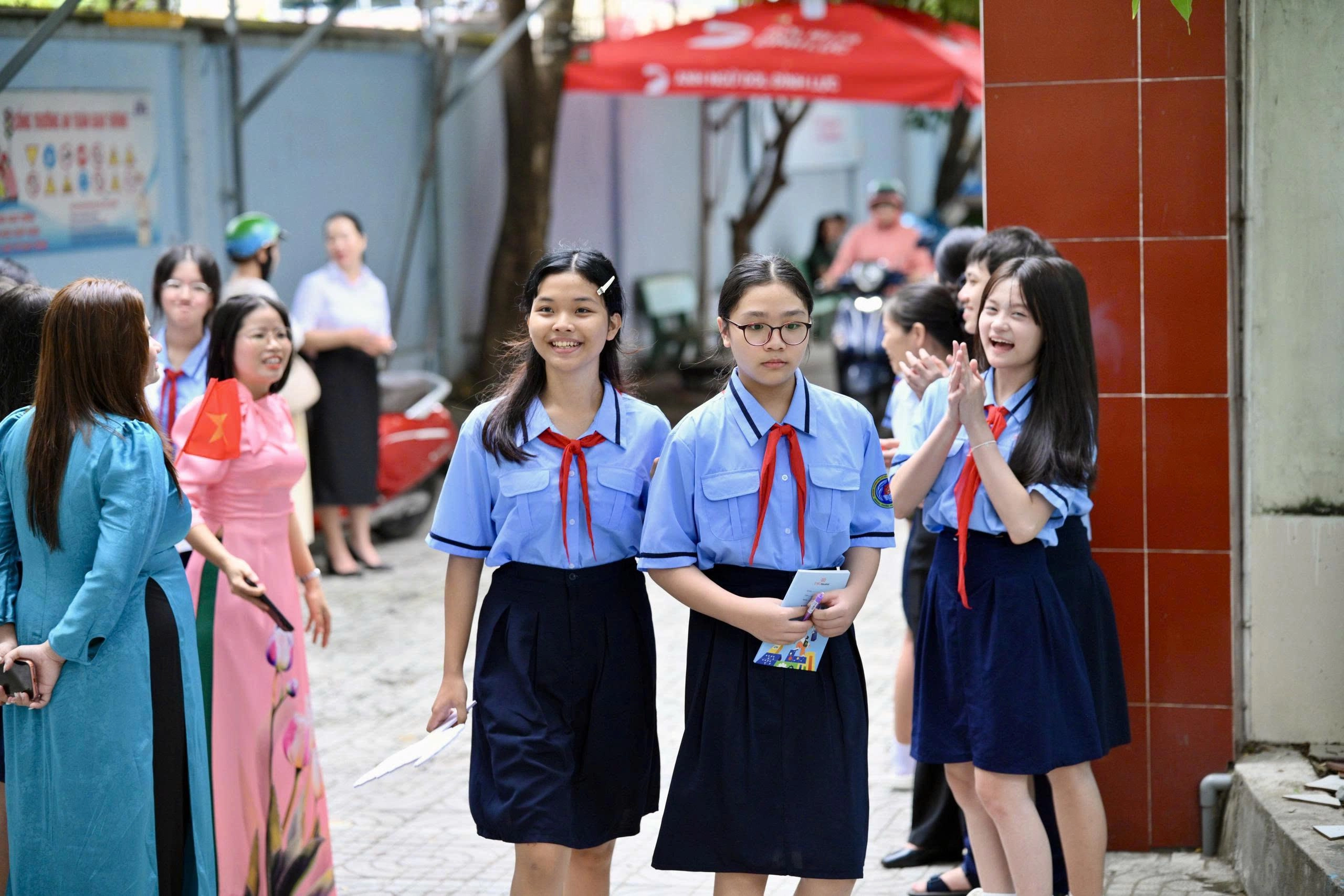 TP. HCM: Rộn ràng ngày tựu trường của học sinh đầu cấp