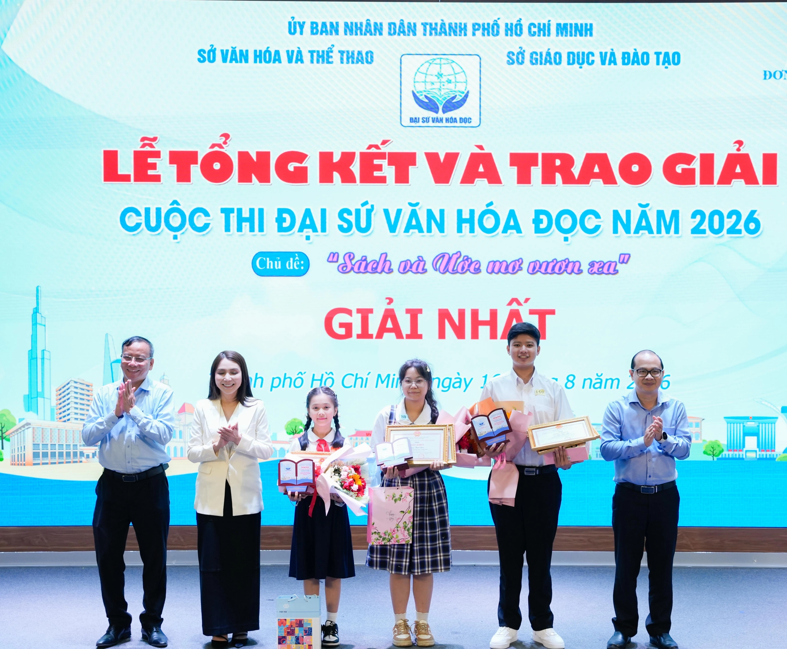 Đại sứ Văn hóa đọc lan tỏa tình yêu sách đến học sinh