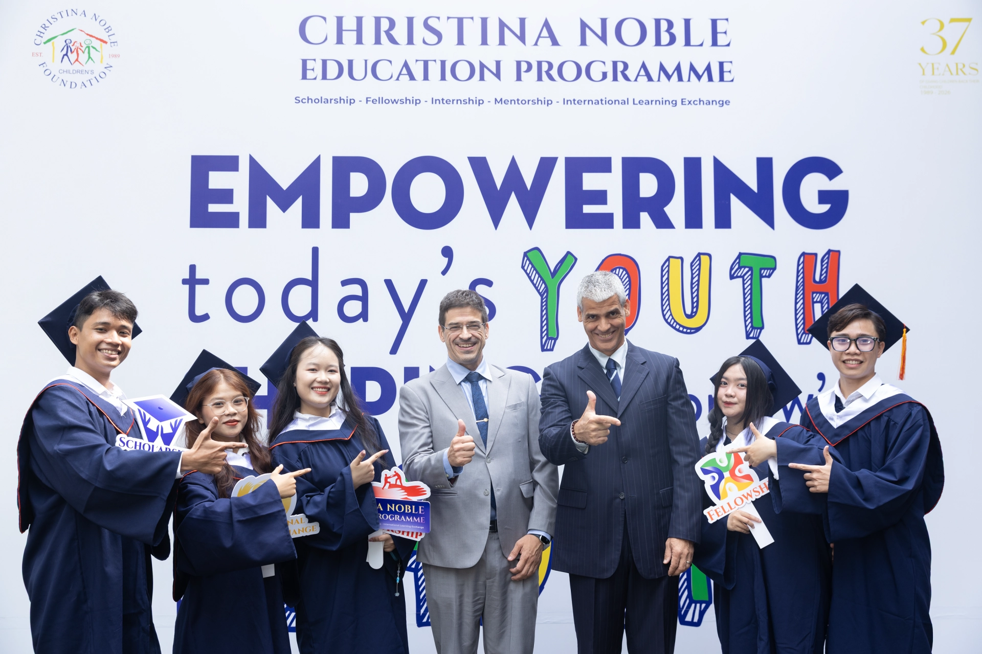 Hiệp hội Christina Noble hỗ trợ sinh viên khó khăn đến trường