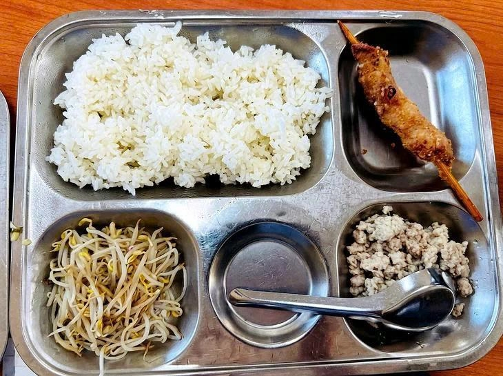 Hà Nội yêu cầu làm rõ suất ăn bán trú 40.000 đồng