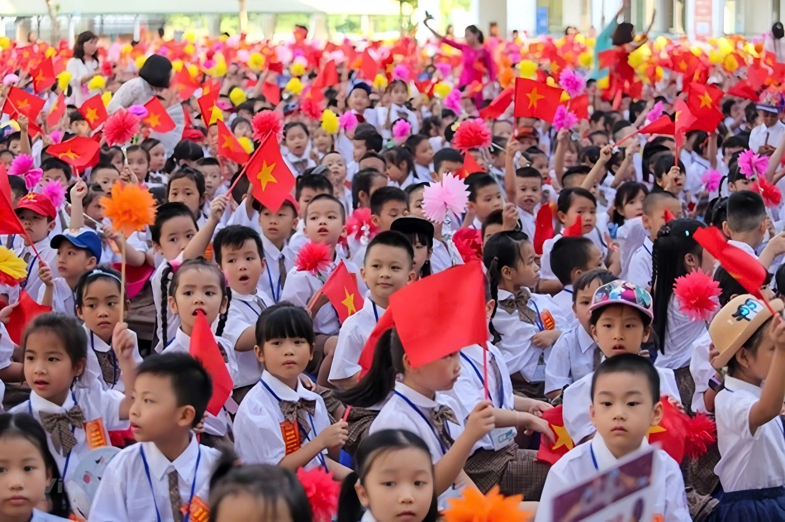 Bữa ăn bán trú được đưa vào nhóm nhiệm vụ ưu tiên của năm học mới