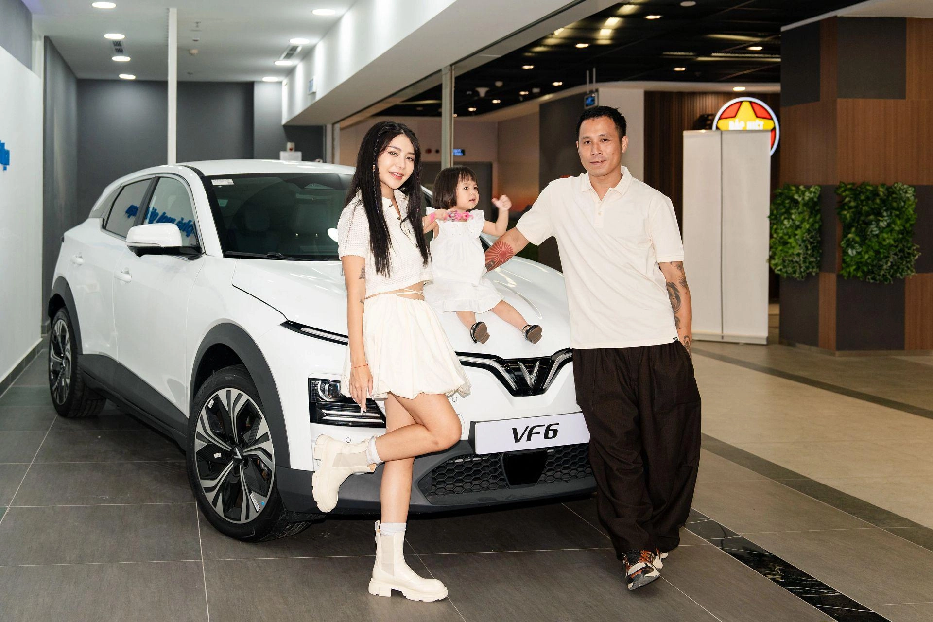 Người dùng Việt hài lòng khi chuyển sang VinFast VF 6 vì con nhỏ ngủ yên, không còn say xe