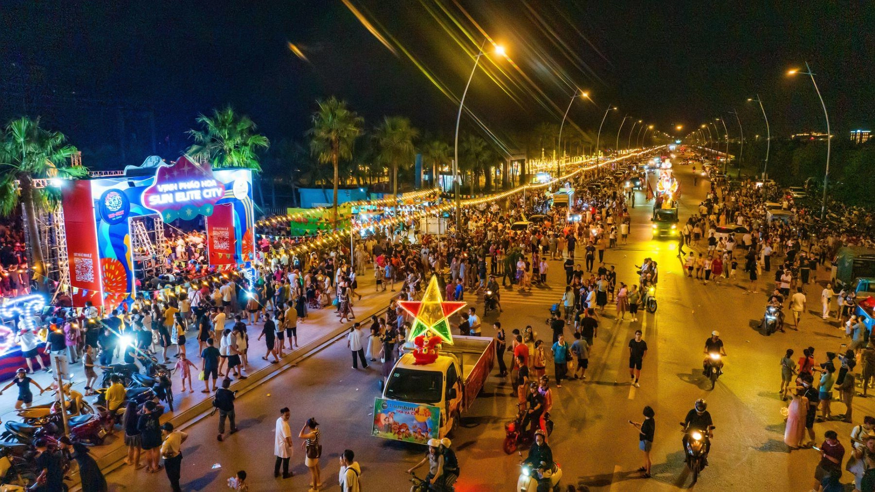 “Trẩy hội” Trung thu 3 miền: Từ đêm tiệc ánh sáng phố biển đến Tết trông trăng trên đỉnh mây ngàn