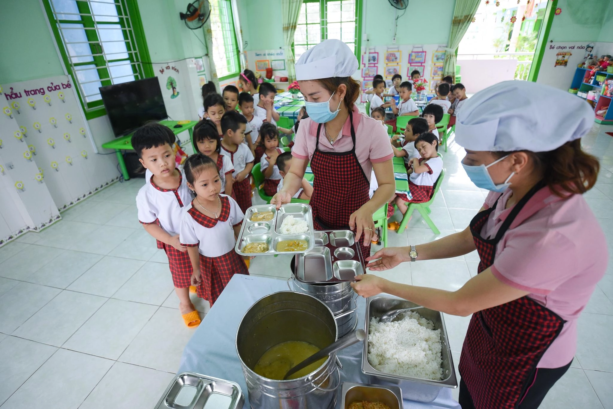 Chính phủ đề xuất miễn thuế cung cấp suất ăn cho trường học, bệnh viện