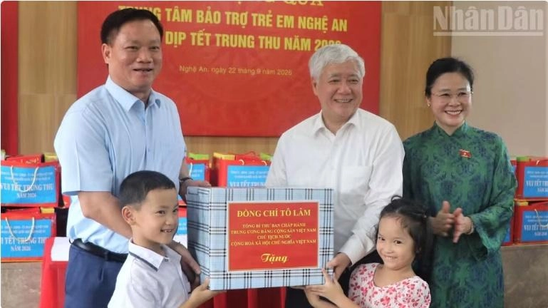 Phó Chủ tịch Thường trực Quốc hội thăm, tặng quà Tết Trung thu tại Nghệ An