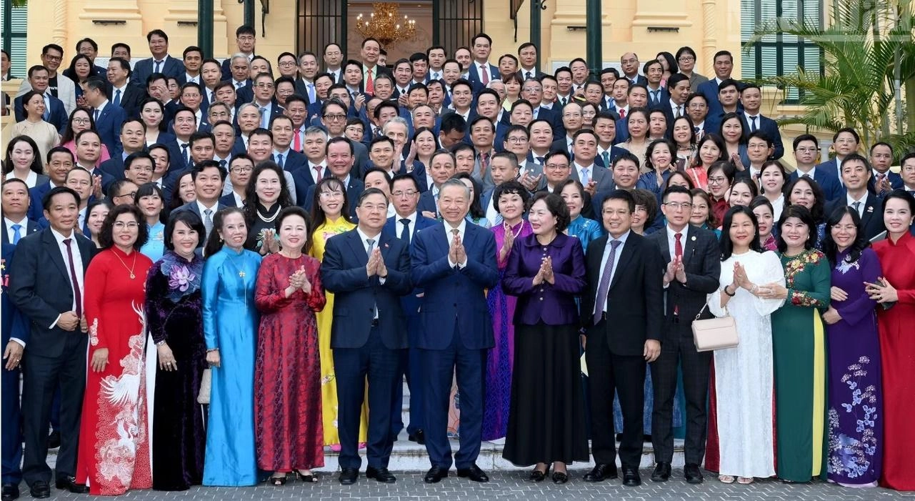 [Ảnh] Tổng Bí thư, Chủ tịch nước Tô Lâm gặp mặt đại biểu doanh nghiệp tiêu biểu