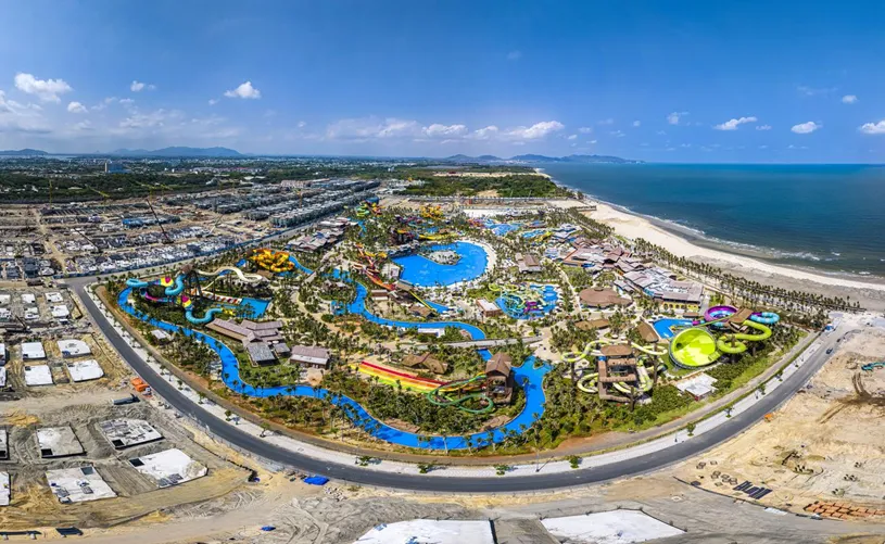 Những kỳ nghỉ đẹp như mơ dần hiện diện tại Blanca City: Công trường hối hả, công viên sôi động đêm ngày