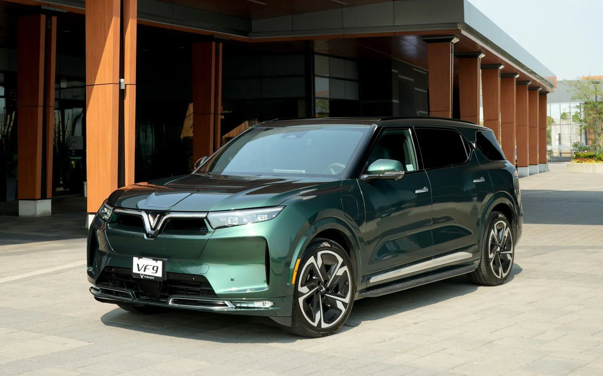 Chuyển từ sedan xăng sang VinFast VF 9, chủ xe Việt tiếc vì đã không quyết định sớm hơn