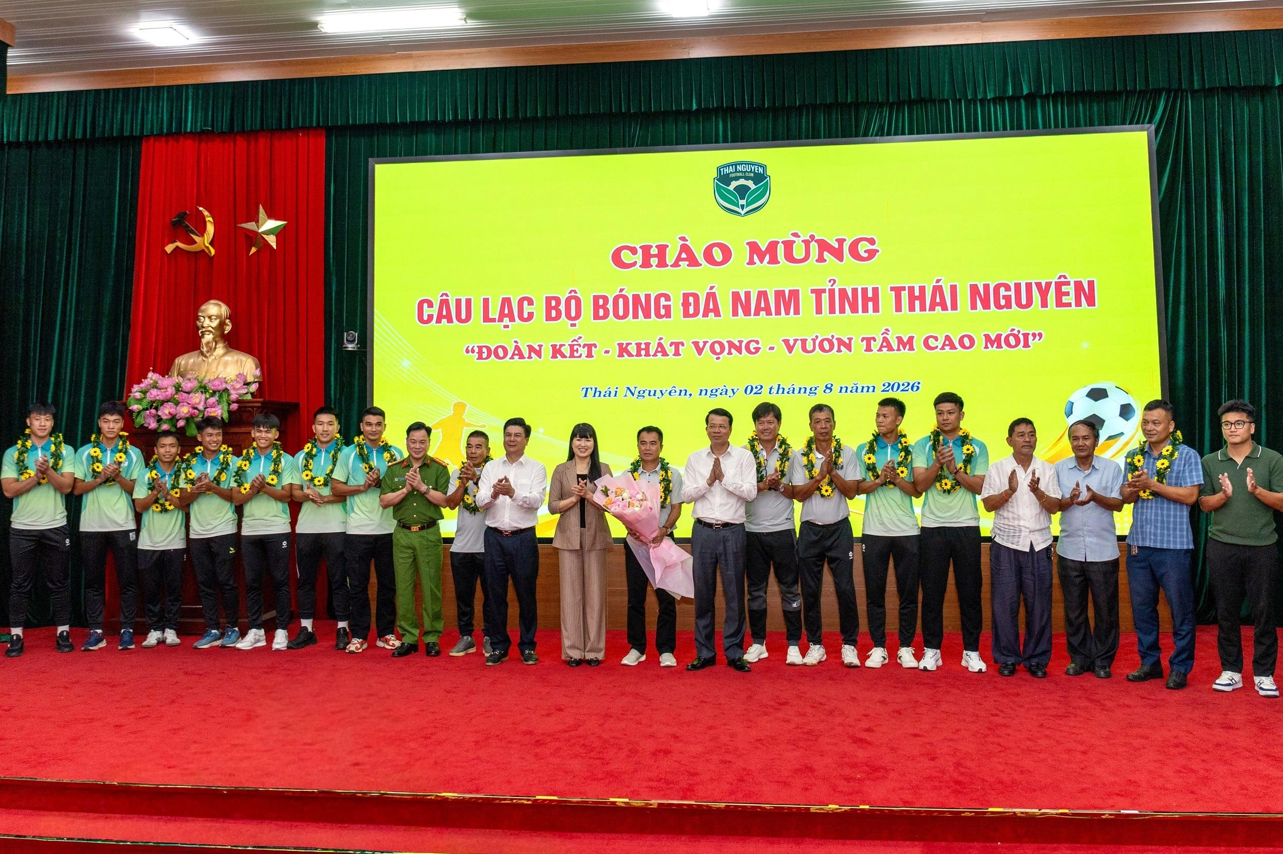 Bầu Hiển: Trao bóng đá, thêm một quê hương