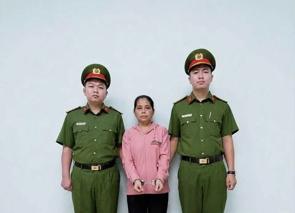 Bắt khẩn cấp bảo mẫu bạo hành trẻ ở cơ sở mầm non tư thục Lá Xanh