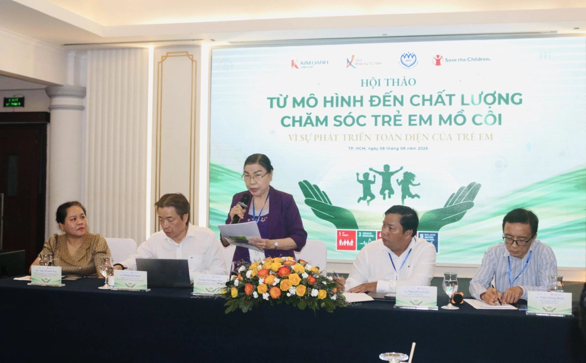 Làm gì để nâng cao chất lượng chăm sóc trẻ em mồ côi?