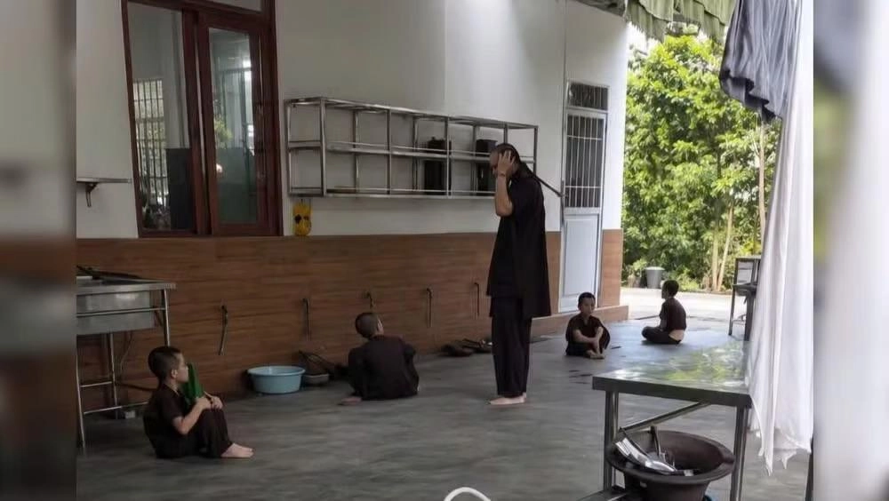 Khởi tố, bắt tạm giam kẻ đánh đập các cháu bé tại chùa Bầu