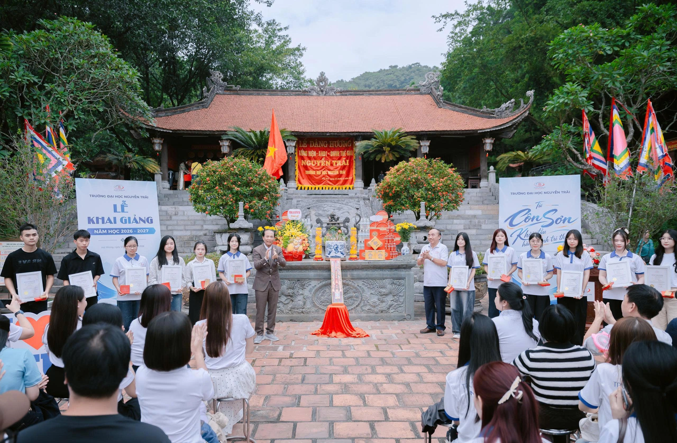 Trường Đại học Nguyễn Trãi khai giảng năm học mới: Từ Côn Sơn – Khởi đầu hành trình tri thức