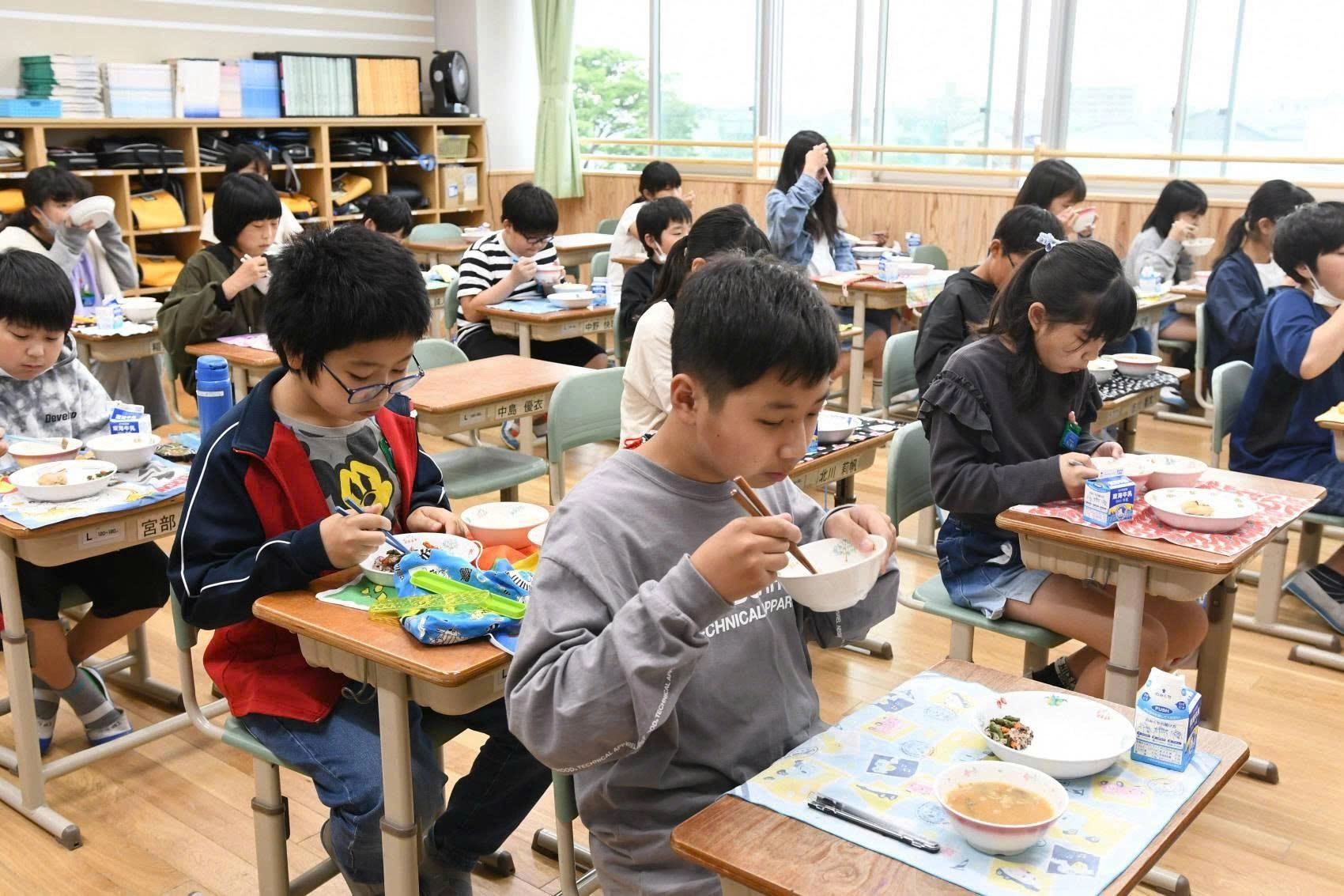 Bữa ăn học đường không chỉ để ăn: Kinh nghiệm từ Nhật Bản, Phần Lan và gợi mở cho Việt Nam