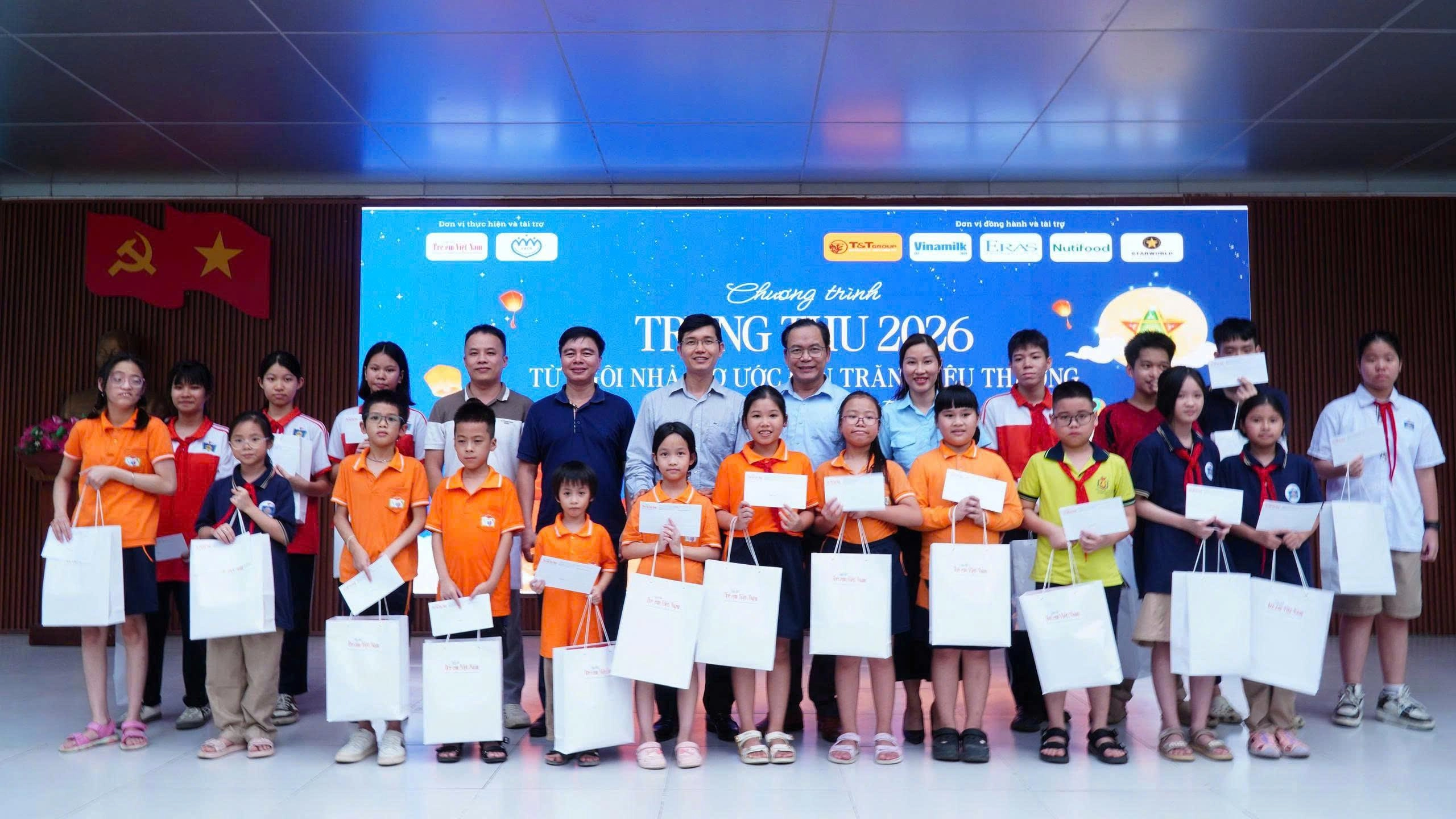 Hành trình “Trăng yêu thương” mang đến những nụ cười rạng rỡ cho học sinh trường Lương Yên