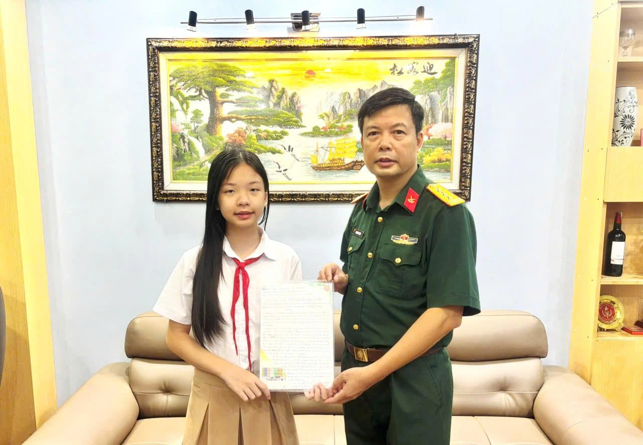 Nửa chiếc bánh mì ấm áp ngày mưa