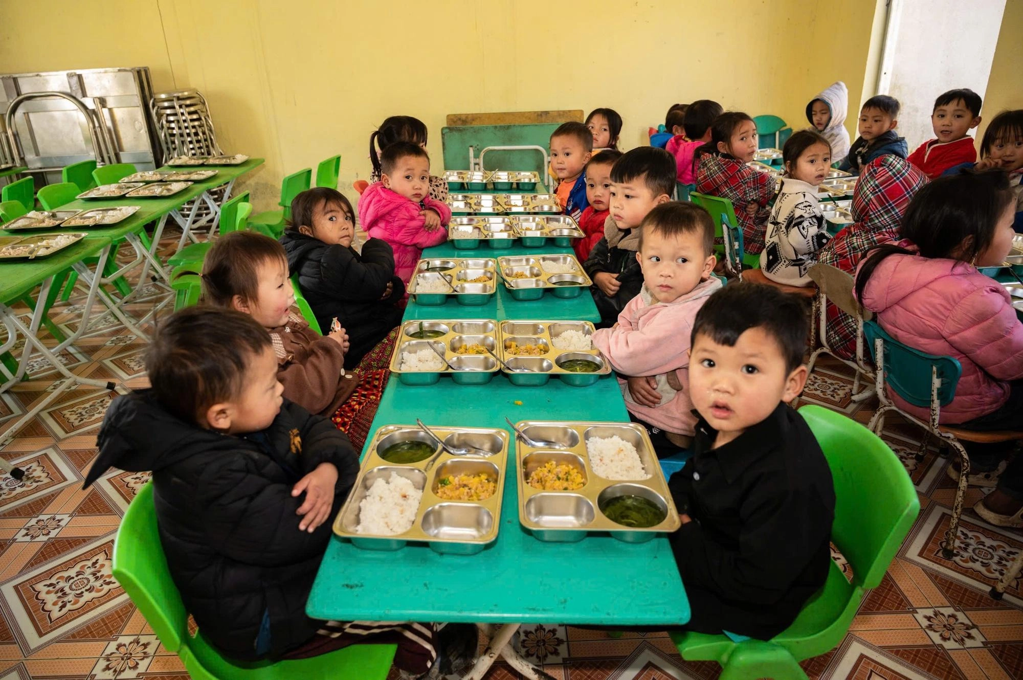 Đề xuất hỗ trợ ăn trưa cho học sinh vùng khó khăn, bổ sung đối tượng hộ cận nghèo