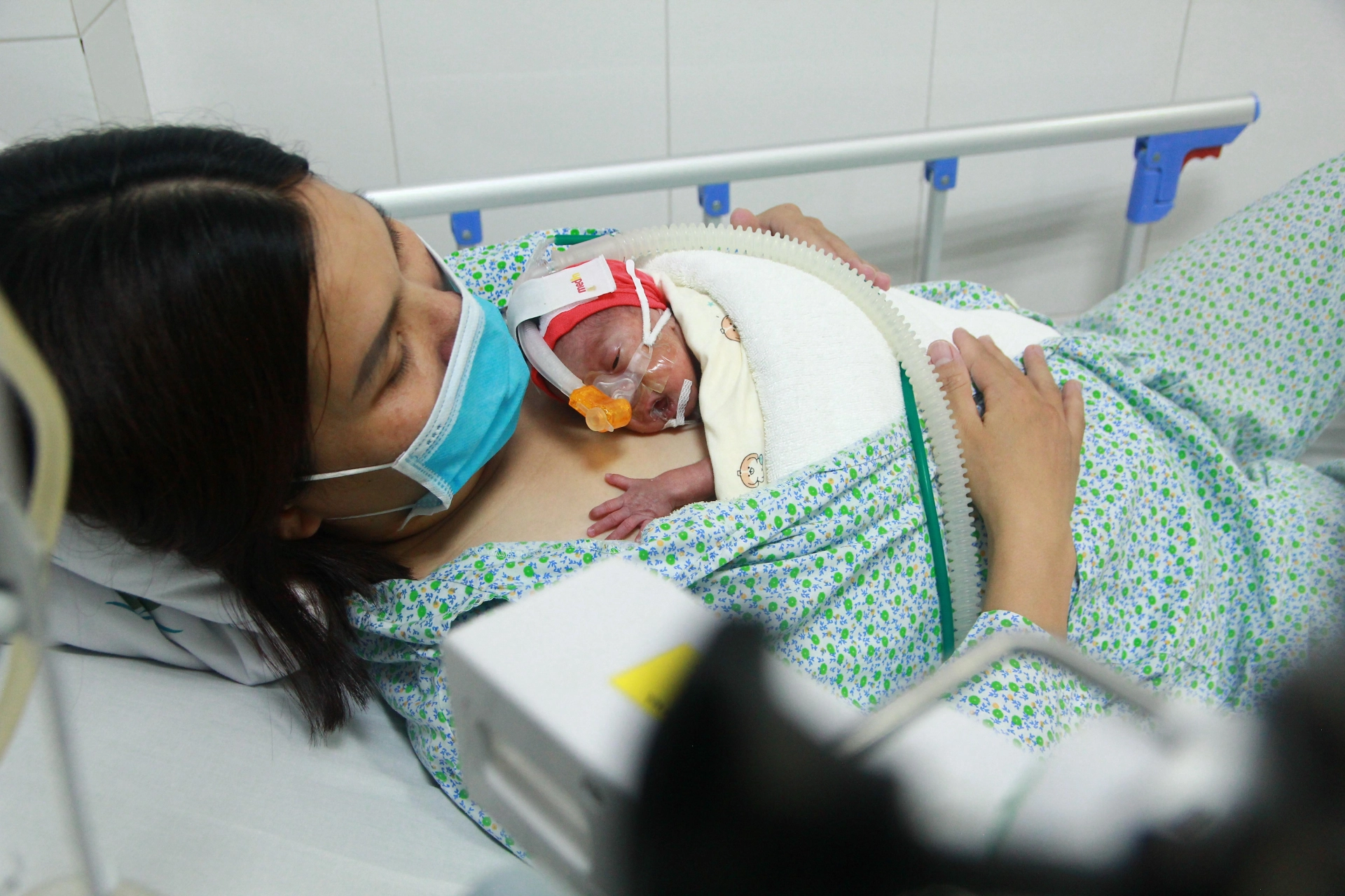 Sữa mẹ - nguồn dinh dưỡng quý giá cho trẻ sinh non