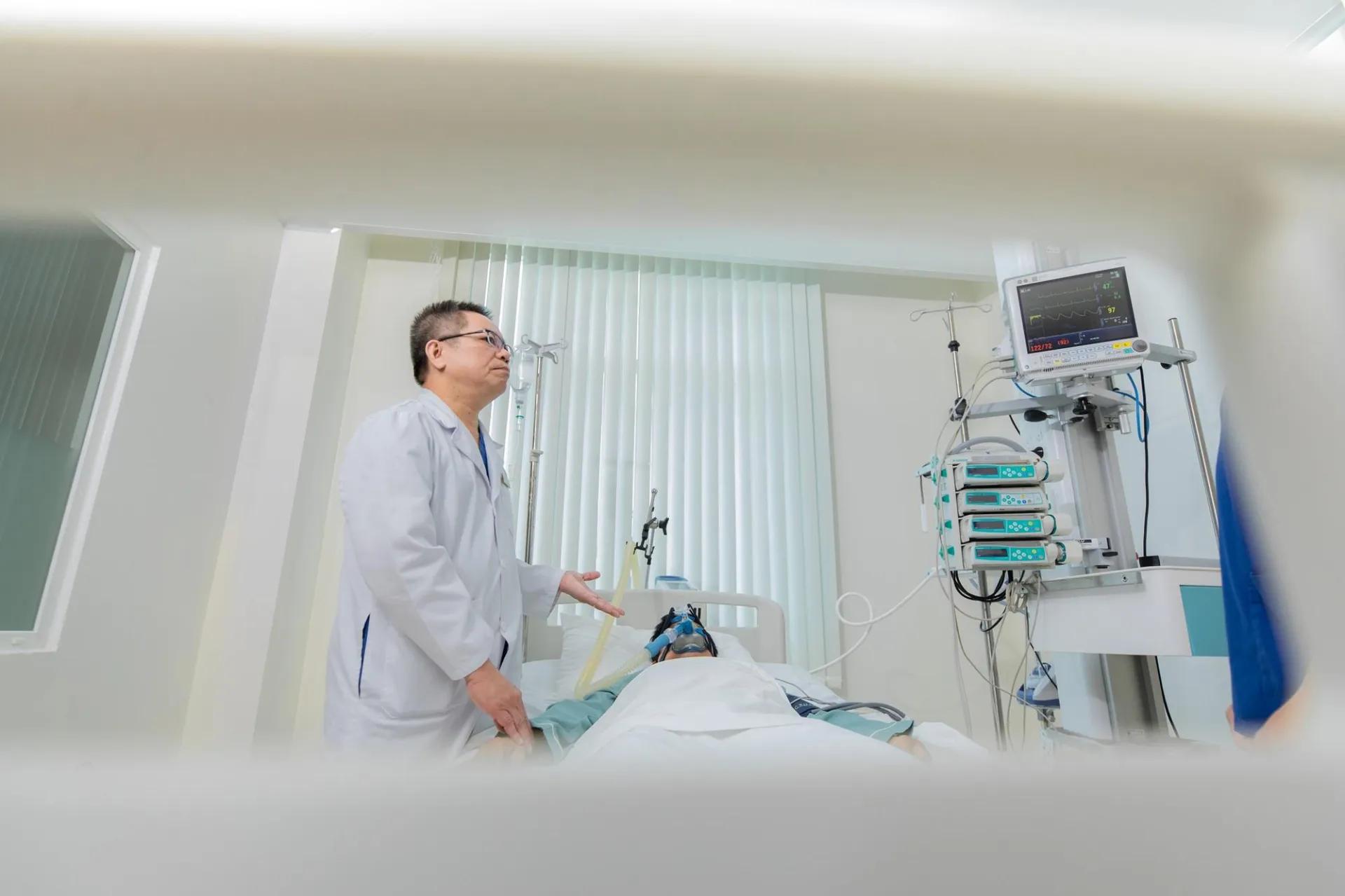 Cuộc chiến sinh tử 2 lần cứu sống nữ bệnh nhân nước ngoài ngay trên bàn can thiệp tại Vinmec Đà Nẵng
