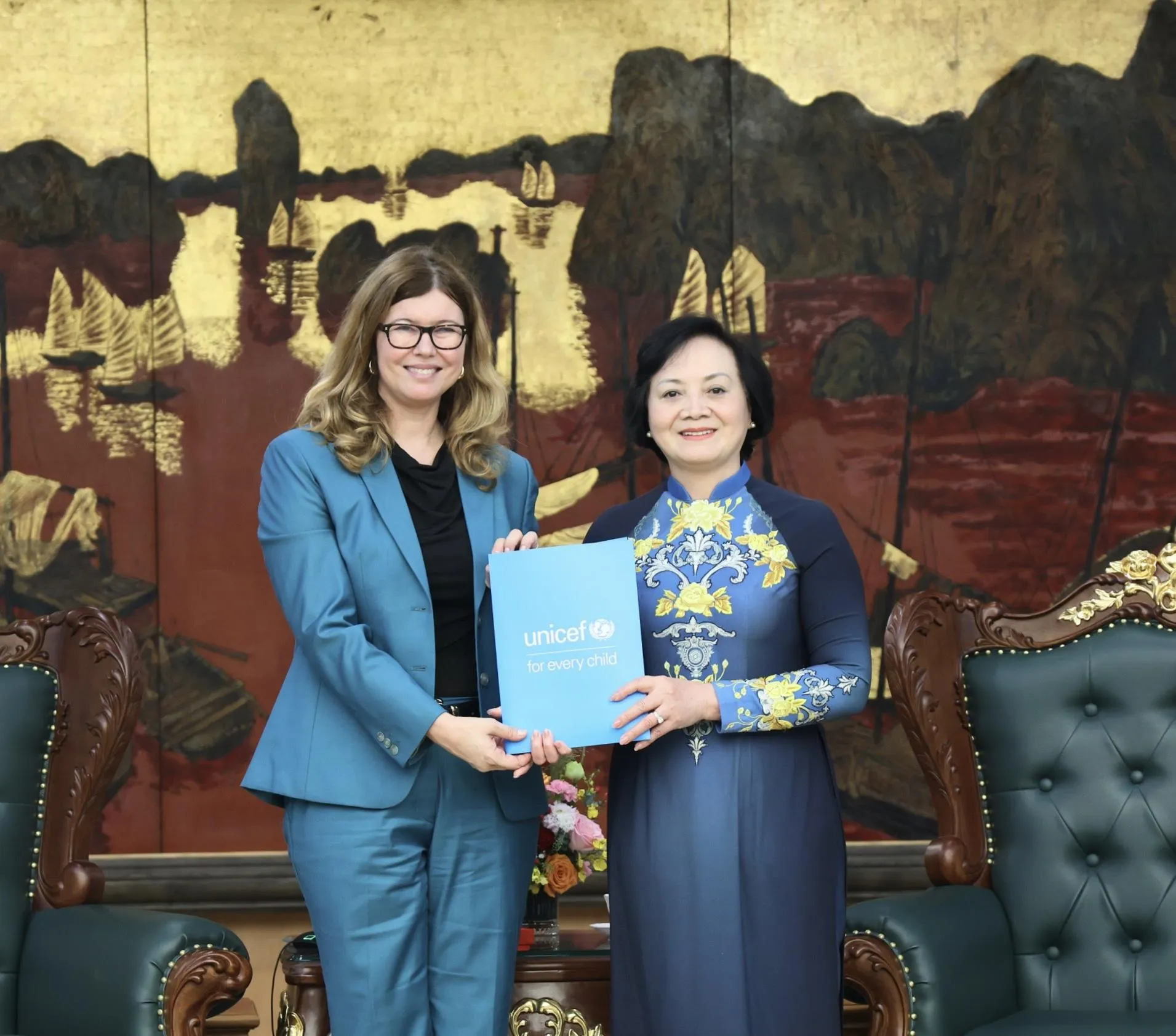 Việt Nam - UNICEF tăng cường hợp tác, ưu tiên bảo vệ trẻ em trên môi trường số