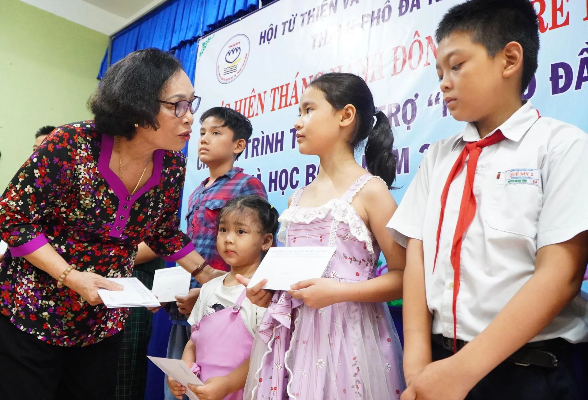 43 trẻ em Đà Nẵng nhận học bổng và hỗ trợ từ chương trình “Mẹ đỡ đầu”